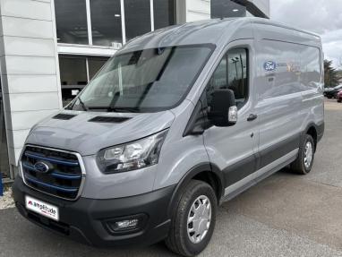 Voir le détail de l'offre de cette FORD Transit 2T Fg PE 350 L2H2 135 kW Batterie 75/68 kWh Trend Business de 2023 en vente à partir de 615.05 €  / mois