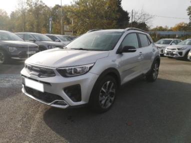 Voir le détail de l'offre de cette KIA Stonic 1.0 T-GDi 100ch GT Line DCT7 de 2022 en vente à partir de 197.86 €  / mois